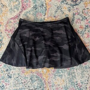 Athleta - Match Point Skort / Skirt - Medium (M) camo black